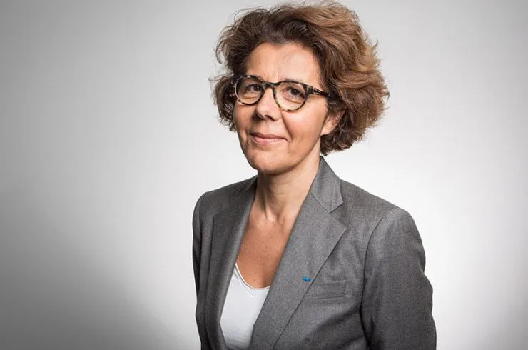 Un Pilulier Connecté, Création De Caroline Blochet 2 medissimo caroline blochet
