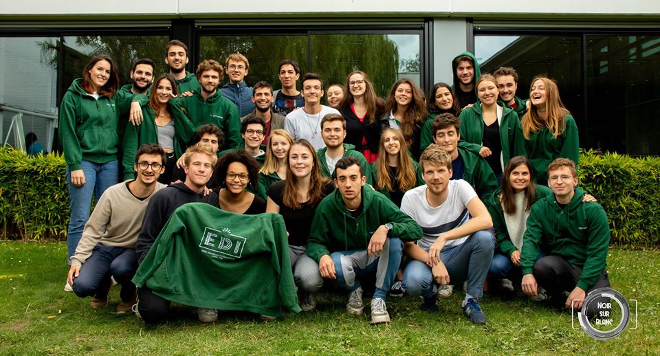 association au complet
