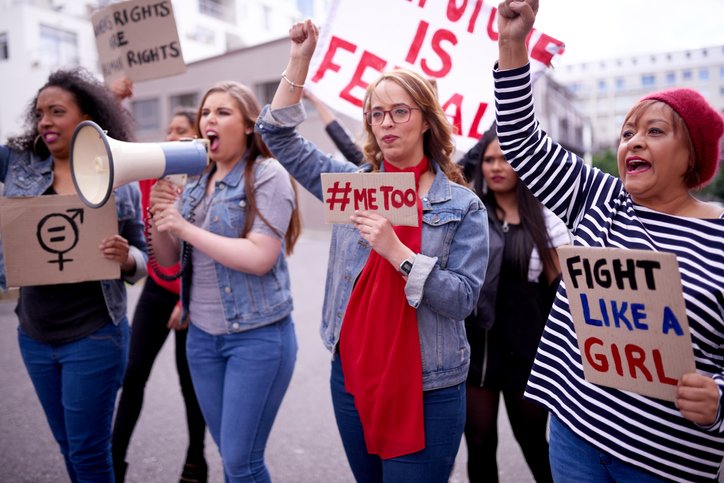 rassemblement de femmes pour le 8 mars égalité des sexes