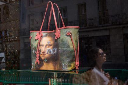 Voici le plus petit sac Louis Vuitton au monde et il va être vendu aux  enchères