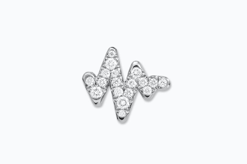 baumer joaillerie boucle doreille puce battement de coeur or blanc diamantsfondgris 1