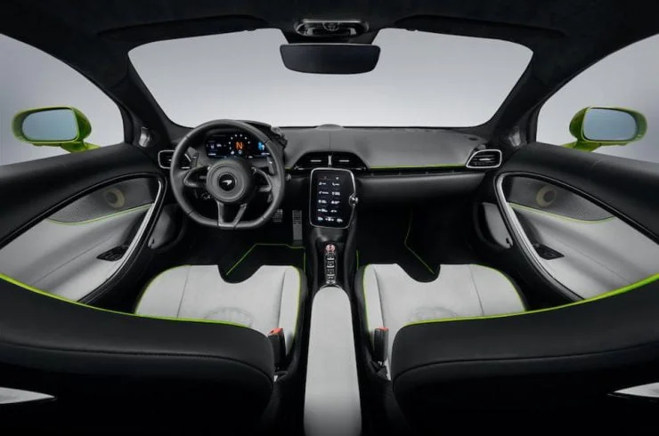 McLaren Artura : la nouvelle supercar hybride 3 cockpit