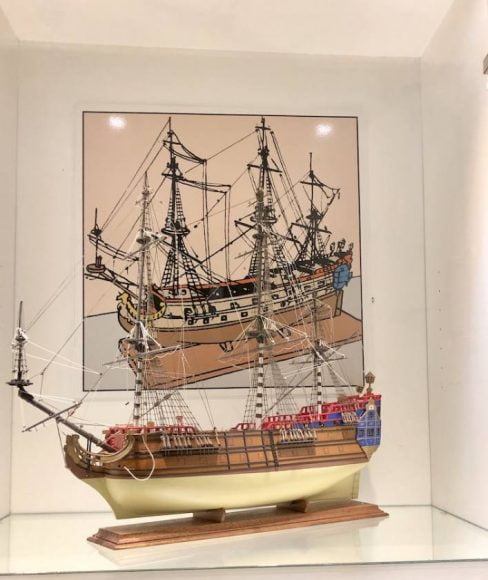 la licorne le fier vaisseau de lancetre du capitaine haddock fait lobjet de lune des des plus belles aventures de tintin et ses amis dans lalbum 22le secret de la licorne22