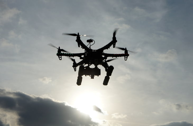 Les États-Unis développent une arme à micro-ondes pour neutraliser les  essaims de drones