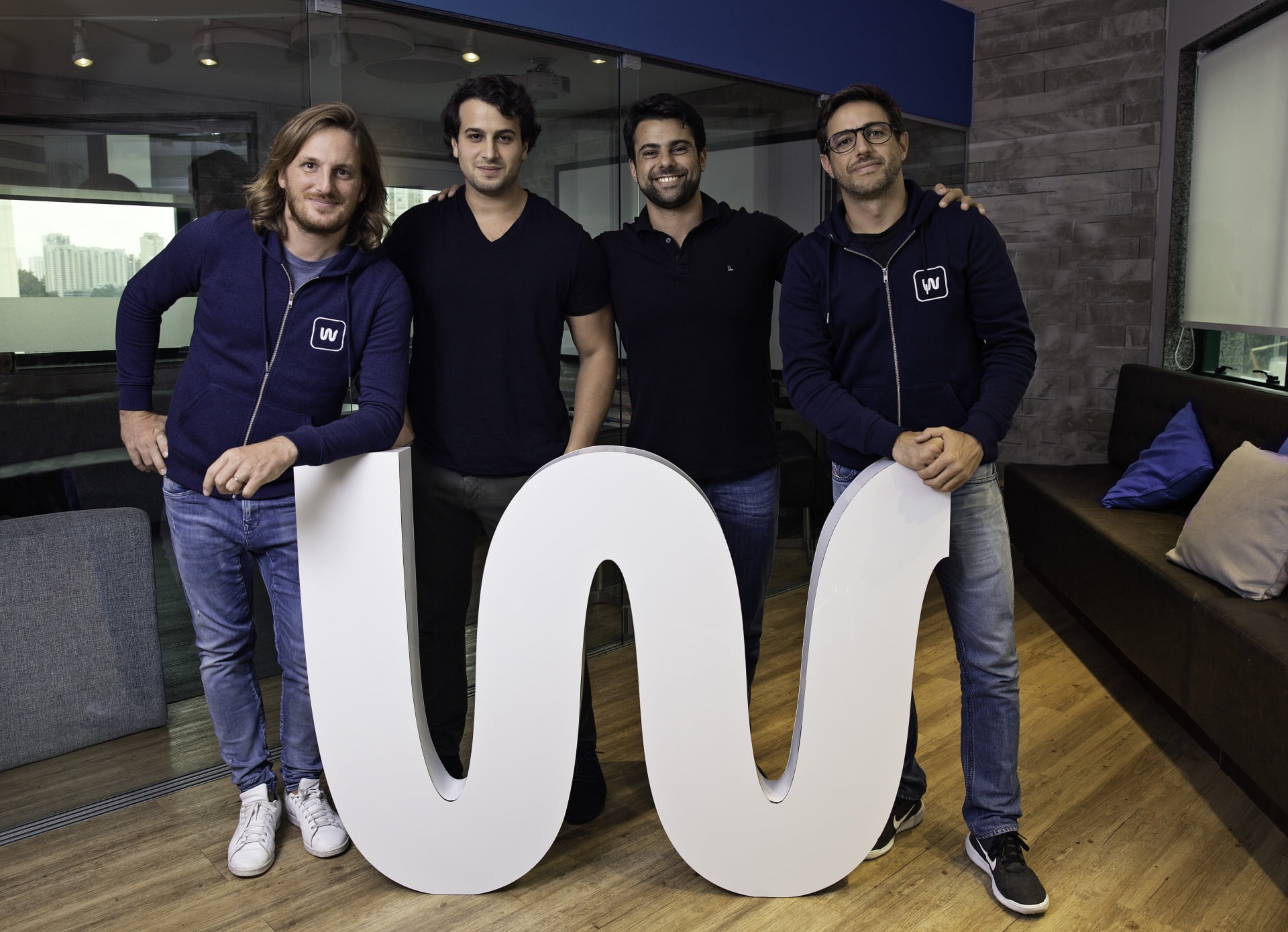 Loïc Soubeyrand, CEO de Swile avec Eduardo Haidar, Raphael Machioni et Marcelo Ramos, fondateurs de la start-up brésilienne Vee Benefícios / Photo: José Barbosa