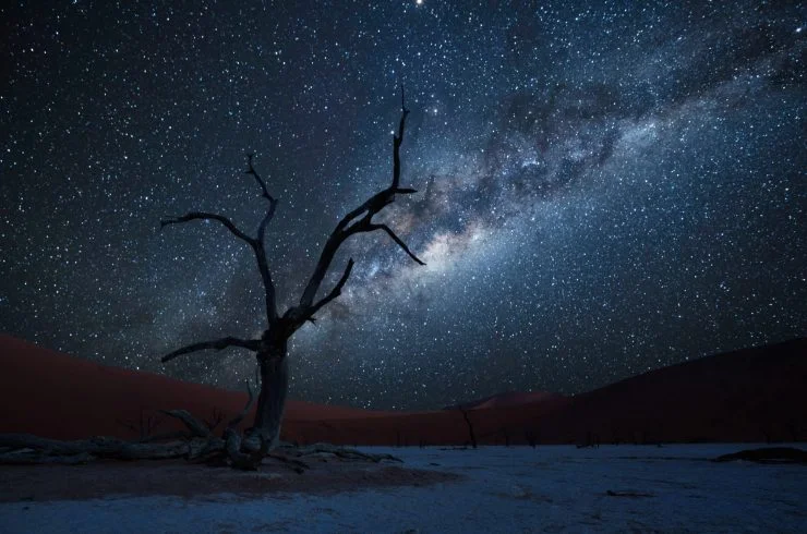 Ciels du Monde : les croisières aériennes, le nouveau chic ! 3 namibie wvb nature desert du namib voie lactee ciel nuit s443295229 taf licence shutterstock scaled 1