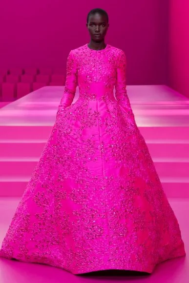 Au défilé Valentino, la star Zendaya affiche un total look rose hypnotique 3 080 valentino pap fw22 23