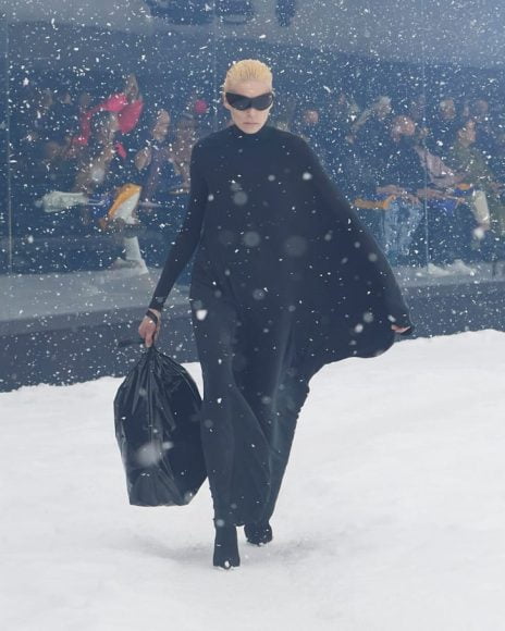 balenciaga catwalk look from paris for winter 2022 photograph co balenciaga 3
