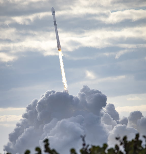 SpaceX lancia quattro astronauti sulla Stazione Spaziale Internazionale
