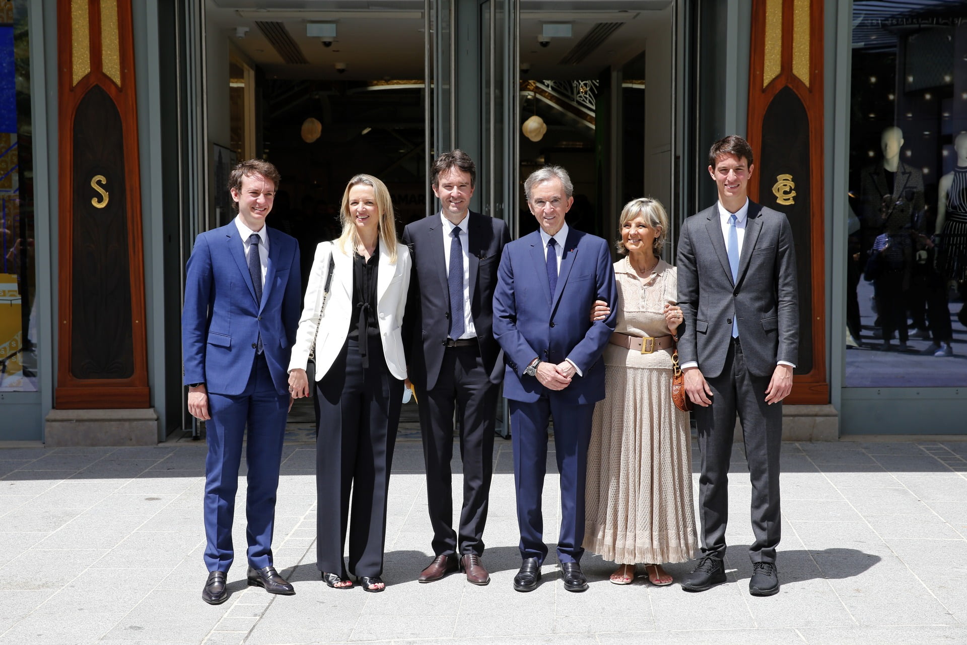Bernard Arnault, son épouse Helene Arnault, et leurs enfants Delphine, Antoine, Frederic et Alexandre lors de l'inauguration de La Samaritaine
