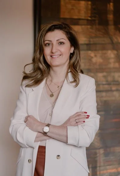 Est-ce la faute des femmes si elles sont si peu représentées dans la Tech ? 2 nadia gabriel ceo trustt bras croise