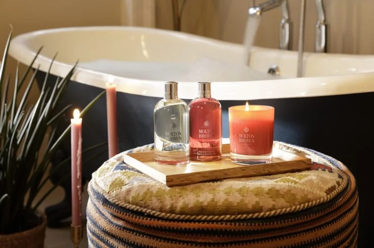 Molton Brown : l’expérience sensorielle du soin au parfum 4 core bathing 3 heavenly gingerlilly wide