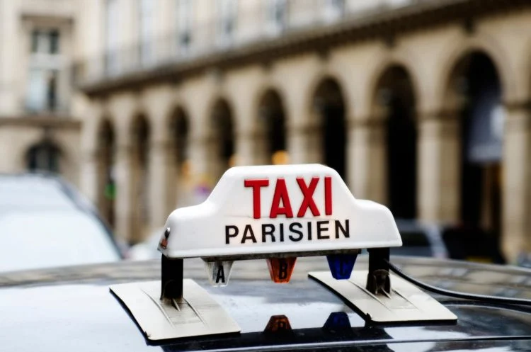 Paris: Un boîtier pour aider les restaurants à commander votre taxi