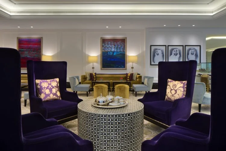 Un parfum d’Inde au Taj Hotel Dubaï pour une villégiature enivrante 5 taj dubai lobby lounge