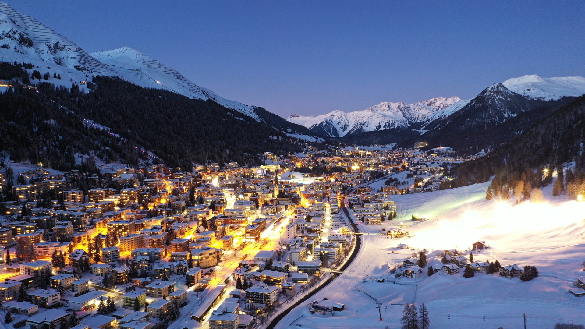 kv w2022 23 stadt davos winter abendstimmungmarcelgiger 1