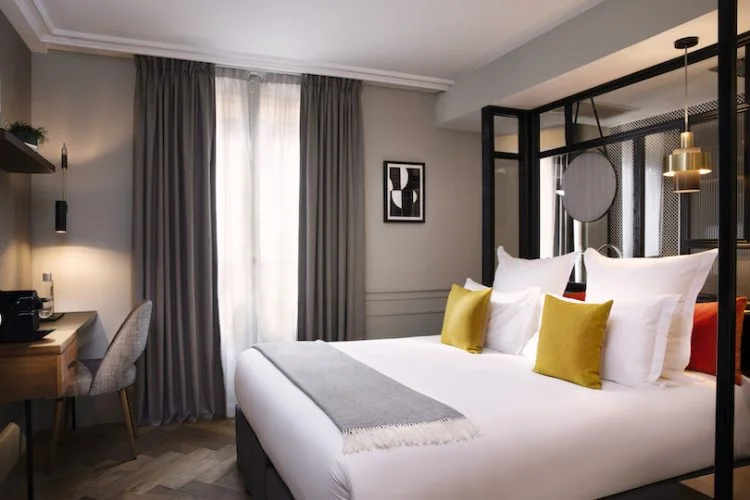 Pascal Donat (Président du groupe Valotel) : "L’hôtel représente les codes de la maison et se doit donc d’apporter l'émotion et un sentiment de cocon douillet" 5 maison elle paris chambre cosy christophe bielsa 1