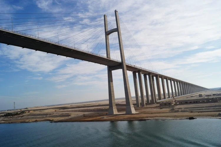 Le canal de Suez enregistre des revenus record ! | Une moitié des Français détient 92% du patrimoine 4 Canal de Suez