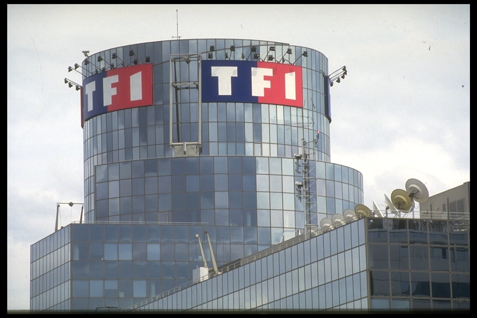 TF1