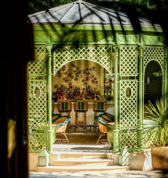 Cinq adresses inspirantes pour un staycation printanier à Paris 2 saint james paris pergola 21