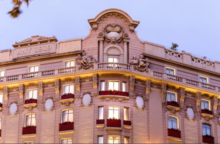 el palace facade detail