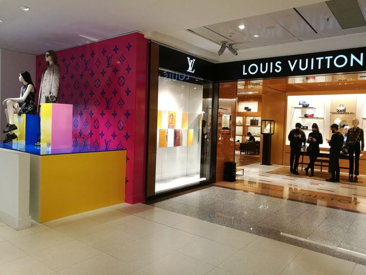 LVMH (Louis Vuitton Moët Hennessy) 