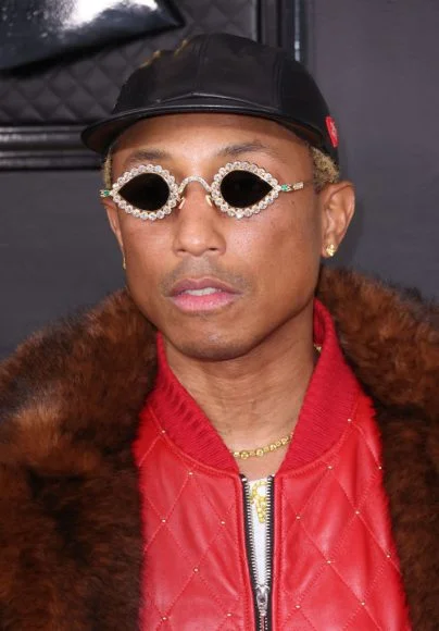 Pharrell estreia na Louis Vuitton em noite mágica em Paris - Forbes