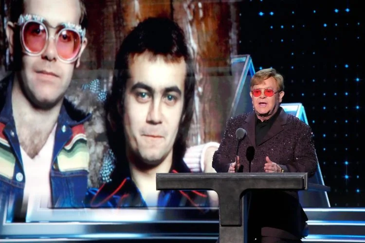 Palettes, glamour et philanthropie, la saison solidaire de Charlotte Tilbury et Sir Elton John ! 2 gettyimages 1774700824