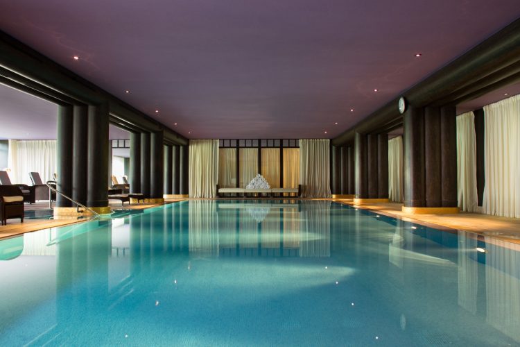 La Réserve Genève souffle ses 20 ans : retour sur une légende de l’hôtellerie mondiale 8 la reserve geneve indoor pool g gardette la reserve geneve