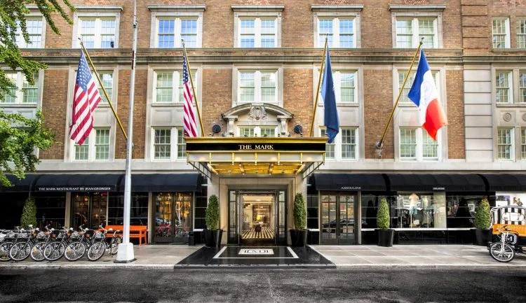 Best of expériences gastronomiques 2023 4 hotel entrance day