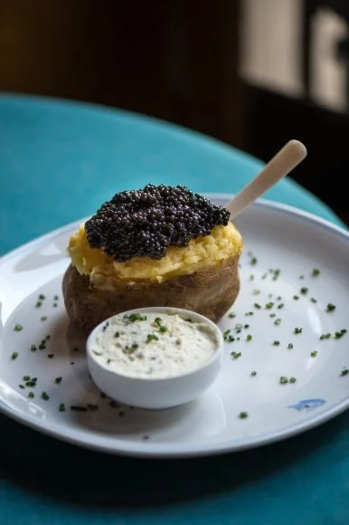 Best of expériences gastronomiques 2023 5 kaspia caviar potatoe