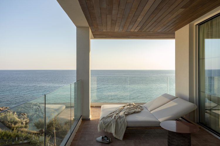 138granmeliavillaleblanc junior suite terrace tub terrace