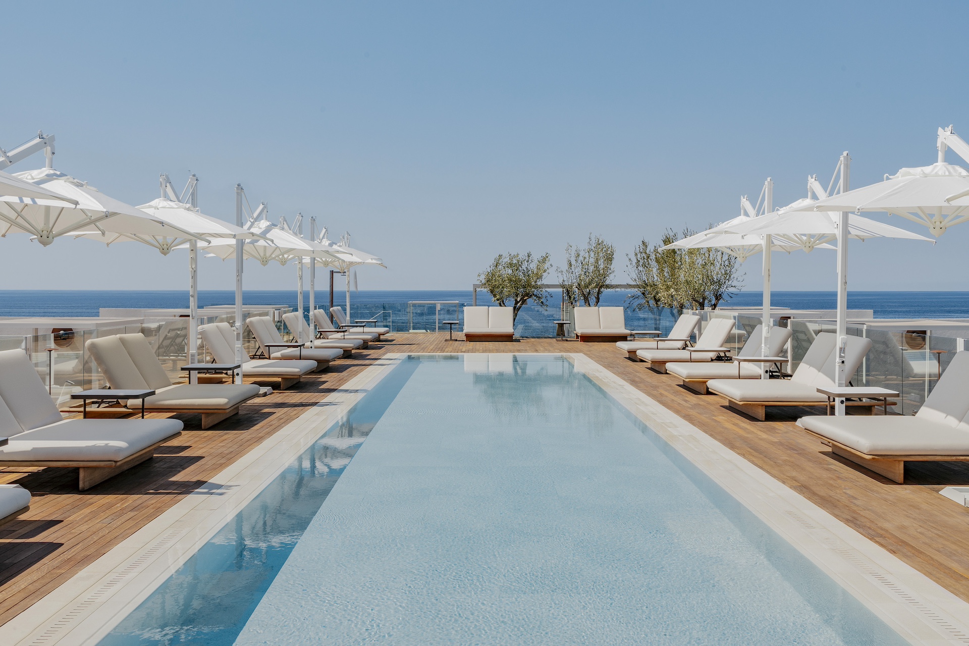308granmeliavillaleblanc roftop pool
