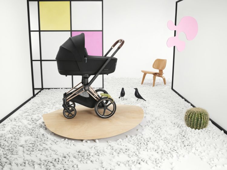 cyb 23 priam carrycot eu rogo dpbl keyvisual 1 print large