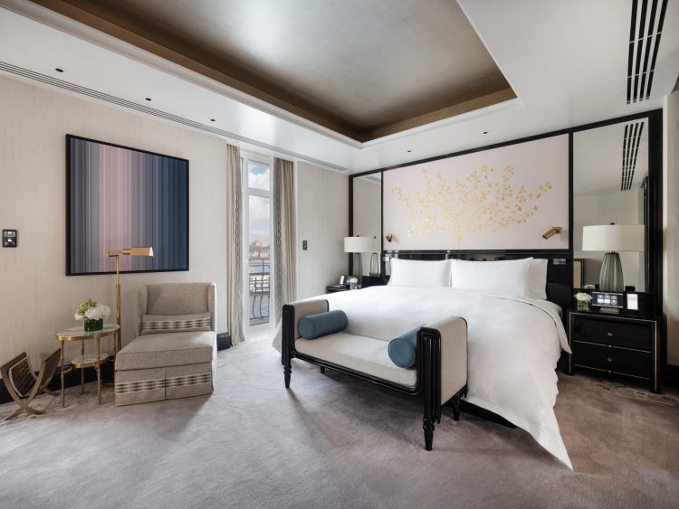 pit the peninsula suite bedroom
