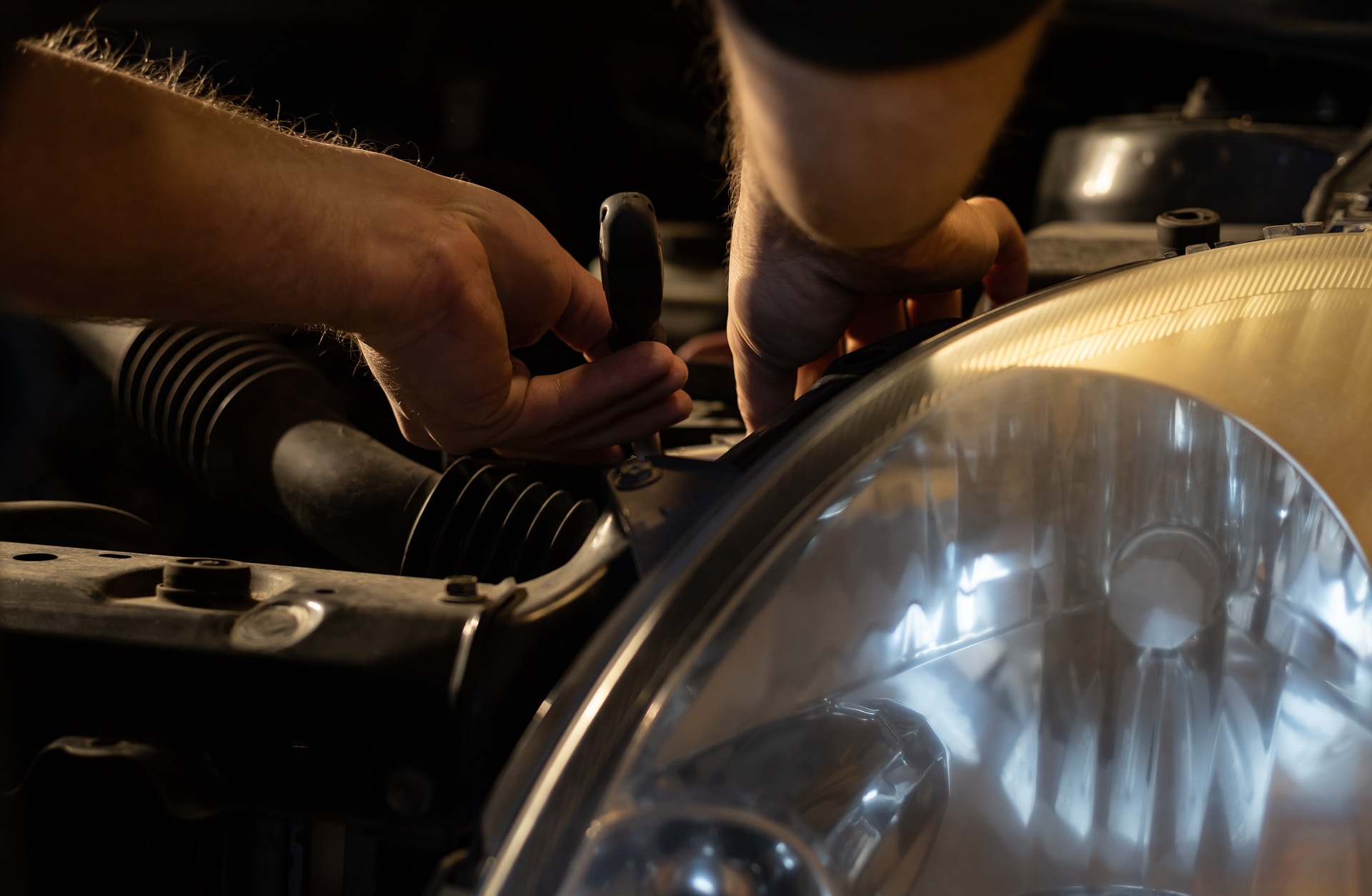 67210a2215483 car mechanic 6260377 1920