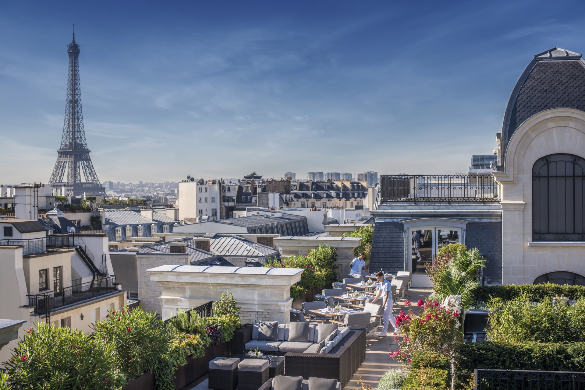 paris dining le rooftop terrace eiffel tower view day lr 1