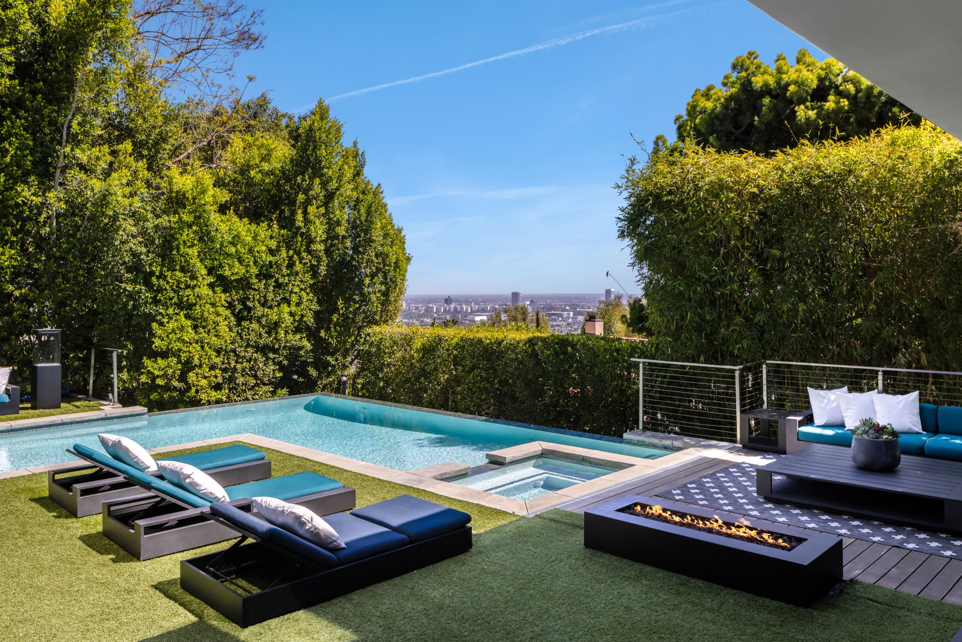 Au cœur du havre hollywoodien d’Adam Lambert, évalué à 7,4 millions de dollars 2 1516 n kings rd 12 519 1