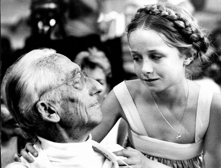 Alexandra Cousteau "La priorité absolue aujourd'hui est de passer des discours à l'action" 2 alexandra cousteau et son grand pere le commandant jy cousteau eric brissaud btoob eyevine