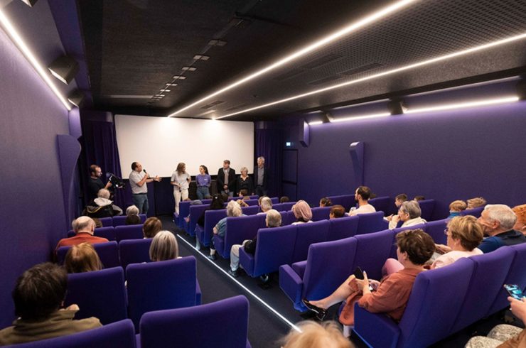 CinéMo, le cinéma qui roule au plus près des territoires 3 La salle de cinéma de Cinemo pour le cinéma itinérant