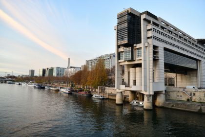 Après avoir gelé 9 milliards d'euros de crédit en mars, Bercy a annoncé le gel de 5 milliards d'euros supplémentaires dans le champ des dépenses de l'Etat, de la sécurité sociale et des collectivités territoriales.