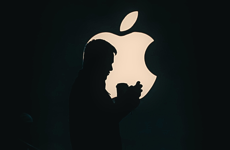 IA, terres rares, souveraineté... Apple rebat discrètement ses cartes pour rester dans la course