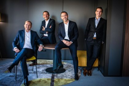 Olivier Liot, à gauche, co-fondateur de la Family office Norman K entouré de son équipe