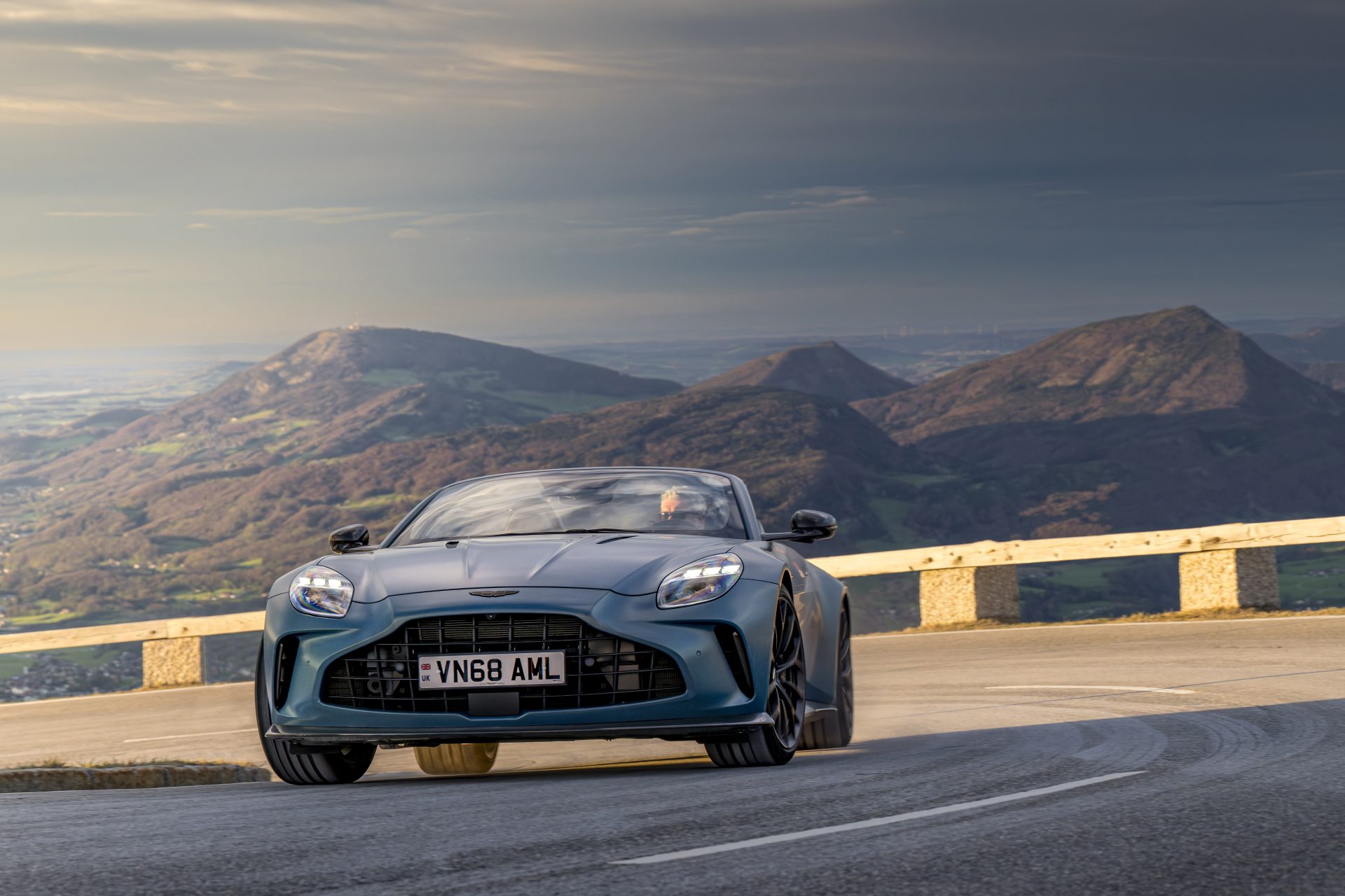 astonmartinvantageroadster satiniridescentsapphire andymorgan 0049