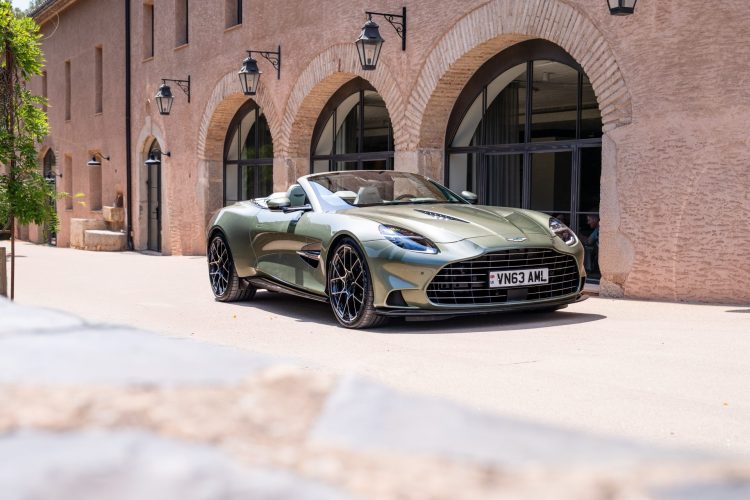 vanquish volante les photo credits marcus werner pour aston martin 1