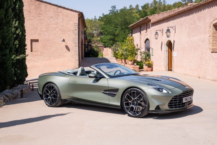 vanquish volante les photo credits marcus werner pour aston martin