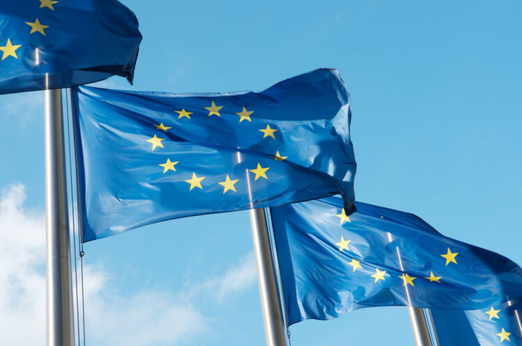 Face aux crises géopolitiques, climatiques et technologiques, l’Europe dispose d’un levier majeur de souveraineté : ses startups. Mais faute d’un marché unique véritablement intégré, elles peinent encore à rivaliser avec les géants américains et chinois. L’initiative EU-INC entend changer la donne en créant un cadre juridique paneuropéen simple et unifié.