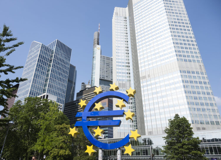 Une baisse des taux directeurs de la BCE a des conséquences directes sur la vie quotidienne des Européens et sur la compétitivité des entreprises.