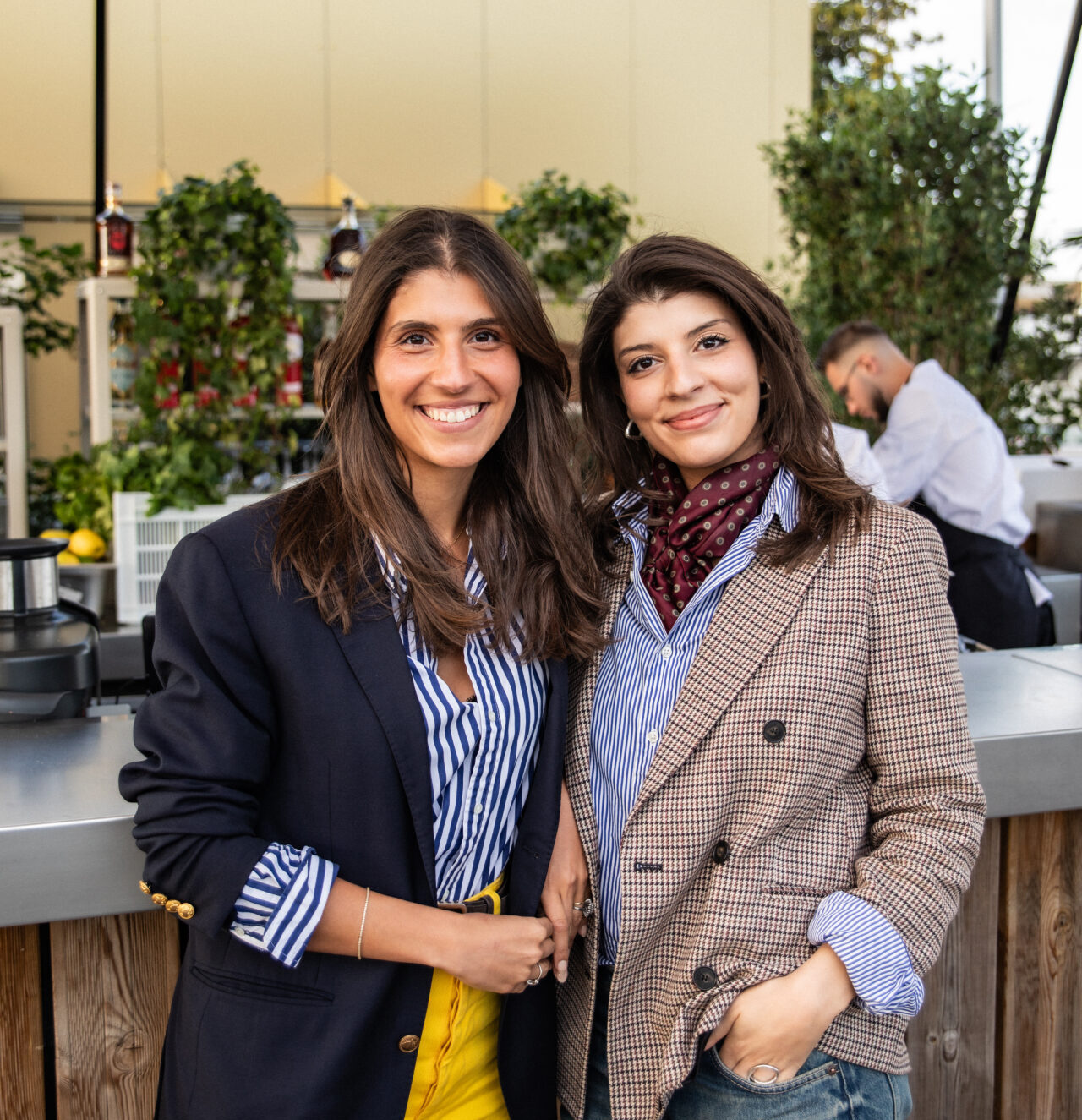 Les Bistrots pas Parisiens avec Tara et Mona - portrait tara et mona e1758552841622