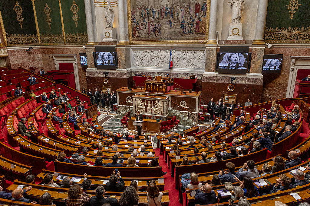 Le gouvernement présente aujourd’hui à l’Assemblée nationale une mesure inédite : une taxe annuelle de 2 % sur les holdings patrimoniales détenant plus de cinq millions d’euros d’actifs. Taxe sur les holdings : le gouvernement Lecornu s’attaque aux « cash boxes » patrimoniales - gettyimages 2242525534 2