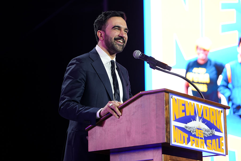 Le candidat à la mairie de New York, Zohran Mamdani, prend la parole lors d'un rassemblement intitulé « New York is Not For Sale » (New York n'est pas à vendre) au Forest Hills Stadium, le 26 octobre 2025, dans le quartier du Queens à New York. Getty Images Zohran Mamdani